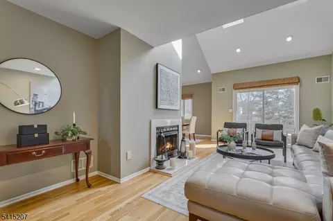 4 Currey Ln, West Orange, NJ 07052