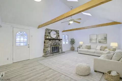 240 Acabonack Rd, Highland Lakes, NJ 07422