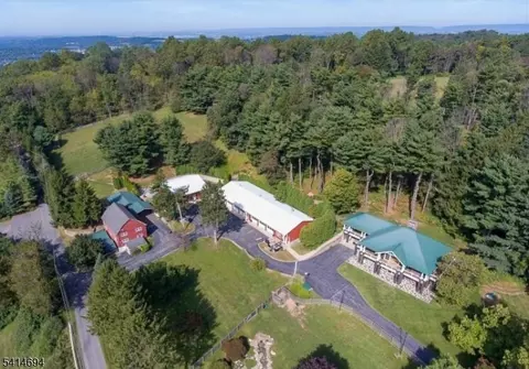 201 Lows Hollow Rd, Lopatcong, NJ 08886