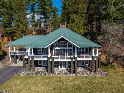 201 Lows Hollow Rd, Lopatcong, NJ 08886