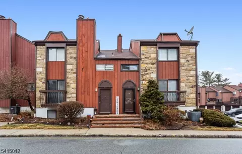 40 Bennington Sq, Hackettstown, NJ 07840