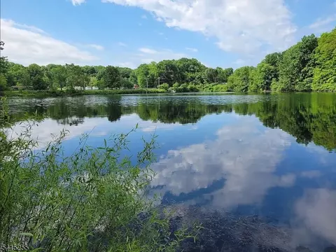 59 Woodland Dr, Vernon Twp, NJ 07462