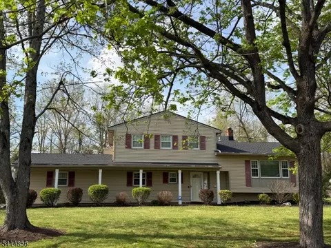 61 Queen Anne Dr, Basking Ridge, NJ 07920