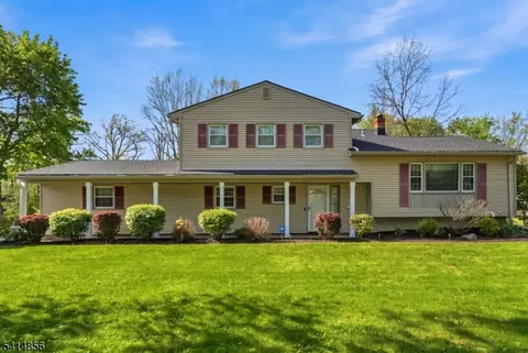 61 Queen Anne Dr, Basking Ridge, NJ 07920