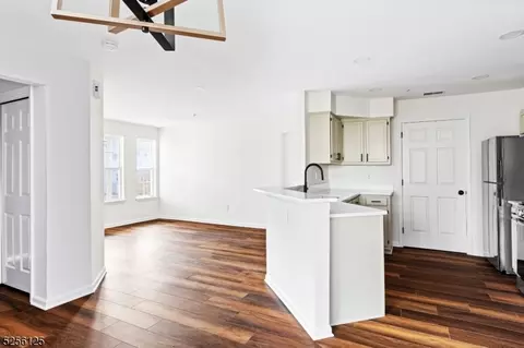 6001 Tudor Dr #6001, Pompton Plains, NJ 07444