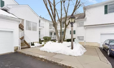 58 Smithfield Ct, Basking Ridge, NJ 07920