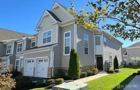 110 Grabowski Dr, Parlin, NJ 08859