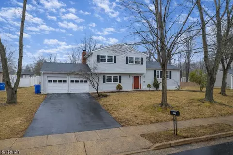 1035 Hillside Dr, North Brunswick Twp, NJ 08902
