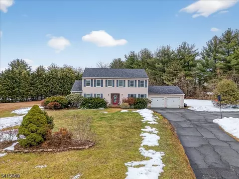 5 Fisher Ct, Ringoes, NJ 08551