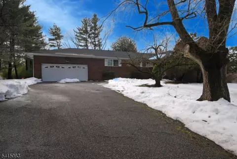 28 Overlook Rd, Little Falls Twp, NJ 07424