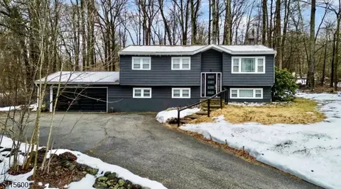 14 Tallahatchie Dr, Sussex, NJ 07461