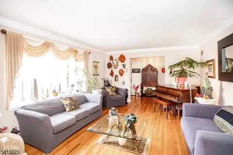 41 Orchard Pl, Hawthorne, NJ 07506