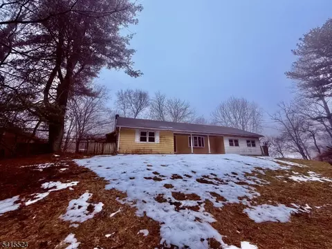 150 Karrville Rd, Port Murray, NJ 07865