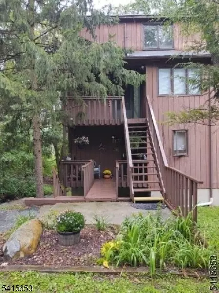 5 Village Way #D-6, Vernon, NJ 07462