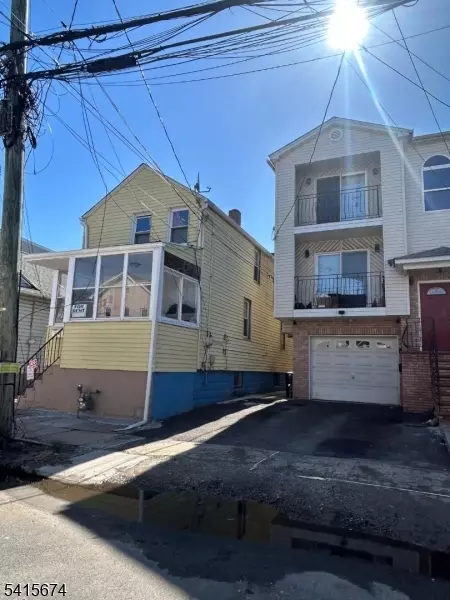 218 Geneva St, Elizabeth City, NJ 07206