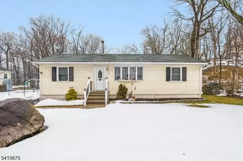 9 Temple Trl, Hopatcong, NJ 07843