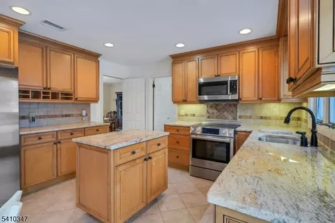115 Berkeley Cir, Basking Ridge, NJ 07920 photo 14