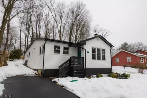 18 Lake St, Vernon Twp, NJ 07422