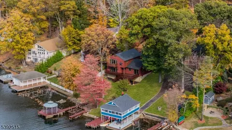 2 Oneida Ave, Hopatcong, NJ 07843