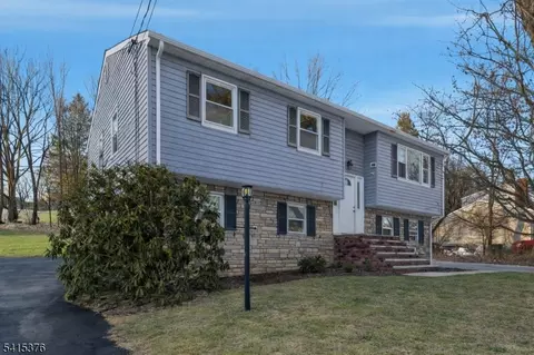6 Brookside Ave, Hackettstown, NJ 07840