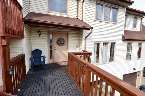 4 Sickle St, Dover, NJ 07801