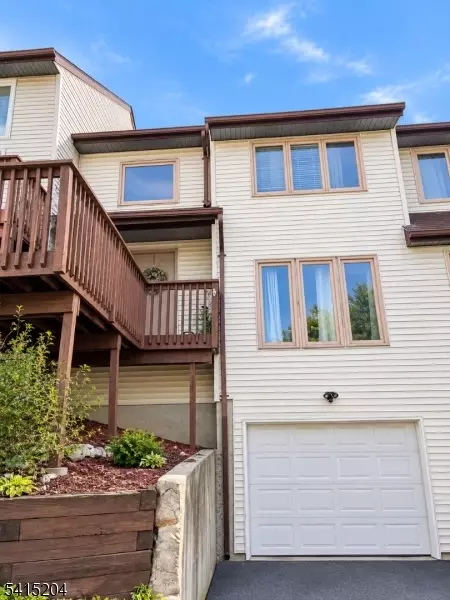 Exterior - 4 Sickle St, Dover, NJ 07801 photo 2 of 4