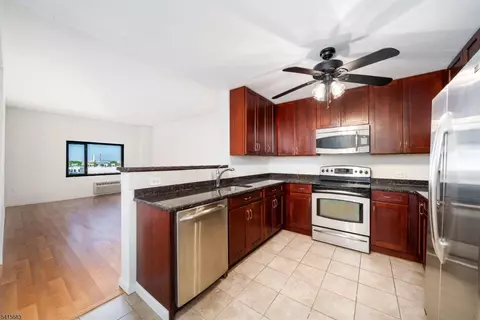 1 Carriage City Plz #705, Rahway, NJ 07065