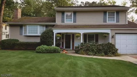 19 Berkeley Ter, Livingston, NJ 07039
