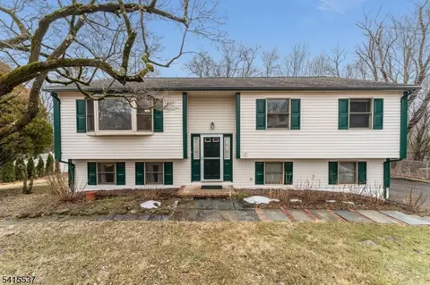 21 Slope Dr, Hackettstown, NJ 07840