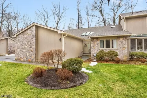 35 Roberts Cir, Basking Ridge, NJ 07920
