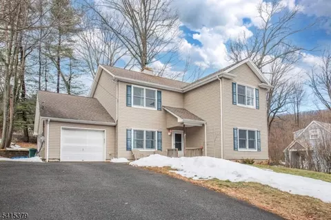 10 Memory Ln, Denville, NJ 07834