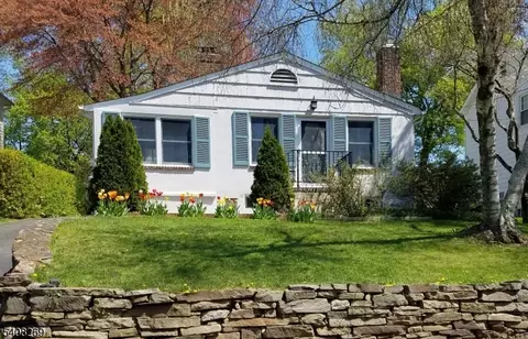 32 Center St, Bernardsville, NJ 07924