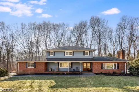 5 Parkwood Rd, Succasunna, NJ 07876