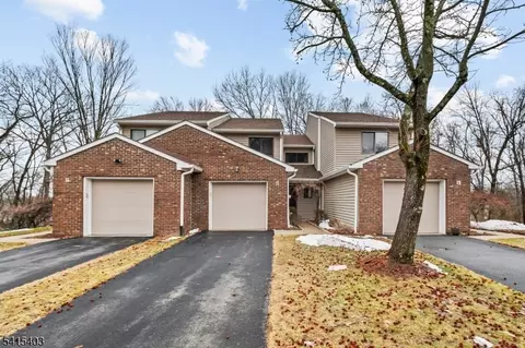 15 Littlewood Ct, Wayne, NJ 07470