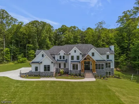 8 Cobblestone Ct, Warren, NJ 07059