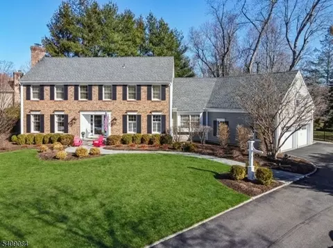 9 Buttonwood Ln, Chatham Twp, NJ 07928