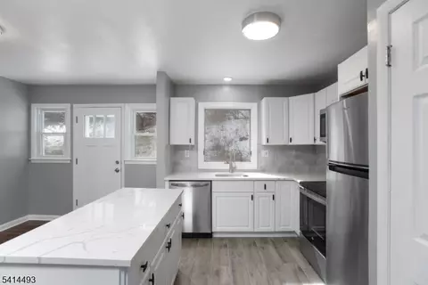 Entry Way - 667 Colfax Rd, Wayne, NJ 07470 photo 1 of 1