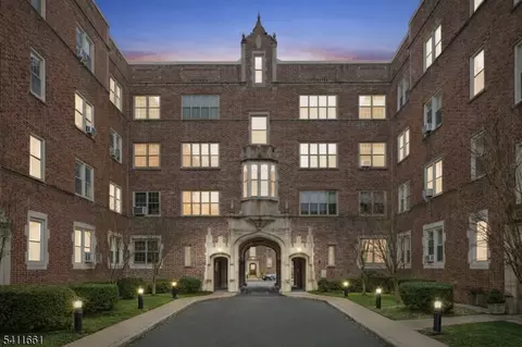 133 Summit Ave #16, Summit, NJ 07901