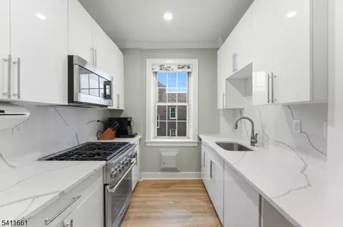 Kitchen - 133 Summit Ave #16, Summit, NJ 07901 photo 1 of 2
