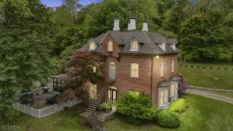 20 Belvidere Ave, Oxford, NJ 07863