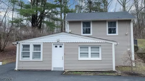 21 Greendale Rd, Newton, NJ 07860
