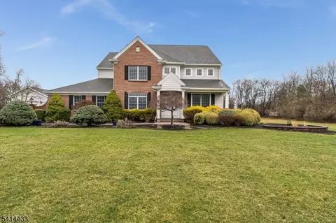 4 Fox Chase Turn, Pittstown, NJ 08867