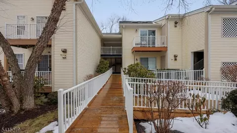 27 Potomac Dr #27, Basking Ridge, NJ 07920