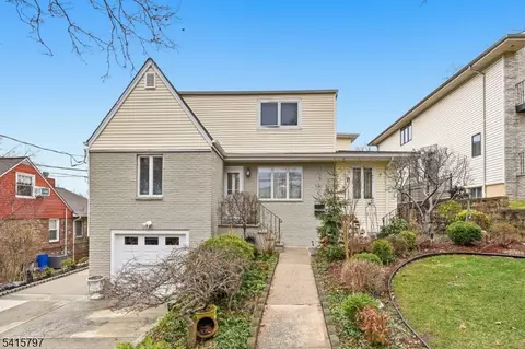 800 Delalla Ter, Ridgefield, NJ 07657