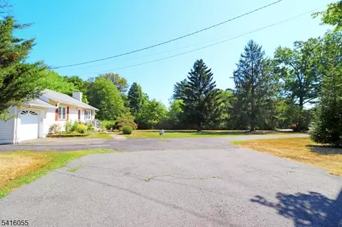 380 River Rd, East Hanover Twp, NJ 07936