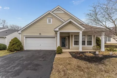 2 Homestead Ct, Belvidere, NJ 07823
