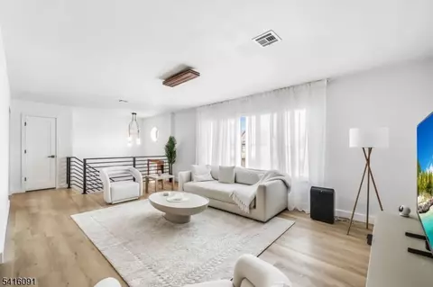 123 Chestnut St, Garfield, NJ 07026