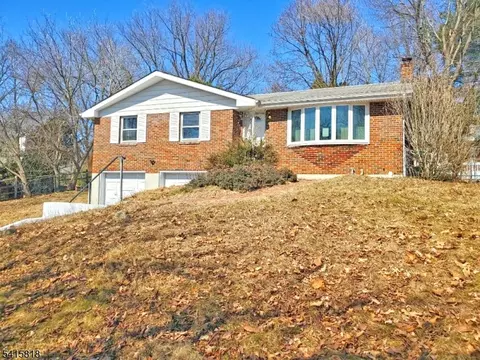 52 Valley View Rd, High Bridge, NJ 08829
