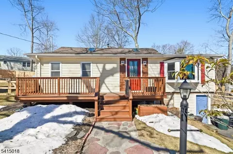 42 Woodside Dr, West Milford, NJ 07480