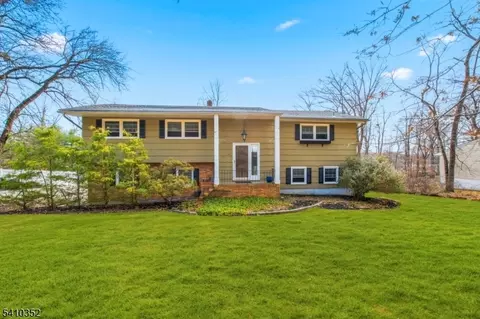 31 Blue Ridge Ave, Green Brook, NJ 08812